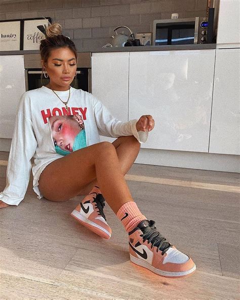 Womenswear Streetwear On Instagram Outfit 1 2 Or 3 Jordan