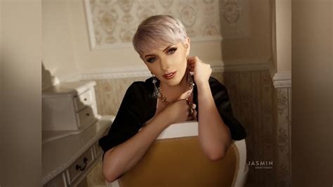 Athletic Milf Big Tits XXX Dessert Picture