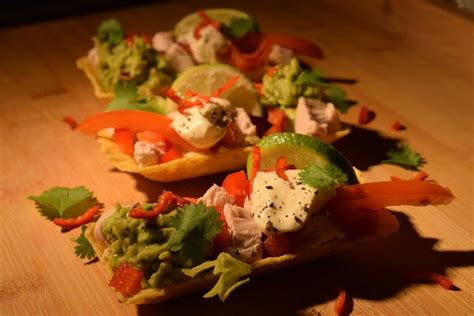 Dominique S Kitchen Taco S Met Kip Of Tofu En Guacamole Taco S Wit