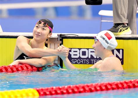 【杭州アジア大会】中国の張雨霏が池江璃花子タイの6冠達成！レース後は銅メダルの池江とたたえ合う スポーツ報知