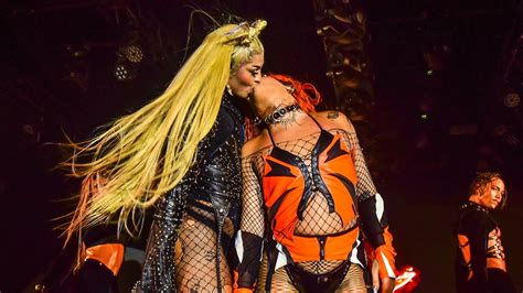 Pabllo Vittar e Glória Groove AMEIANOITE no Halloween da Pabllo YouTube