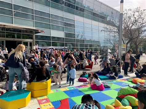 L Hospitalet Lleno En La Plaza De La Cultura Para Celebrar Los