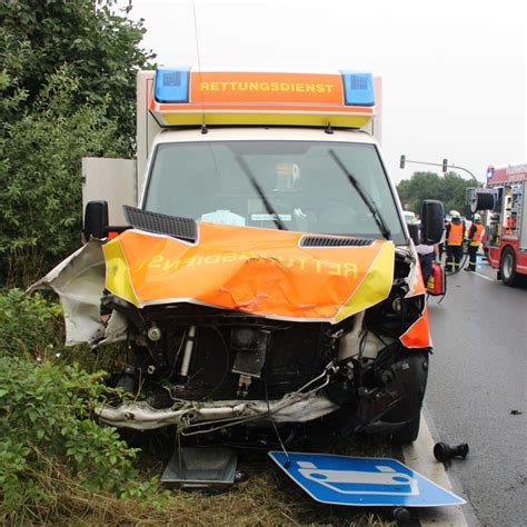 dueren magazin de Düren Schwerer Verkehrsunfall auf der B56 Pkw