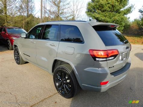 Sting Gray Jeep Grand Cherokee Laredo X Photo