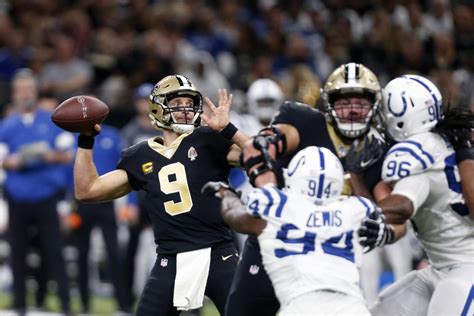 Saints Brees Breaks Nfl Career Touchdown Pass Record