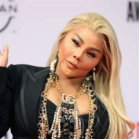 Lil Kim Net Worth - Bio, Age, Career & More - Magzica