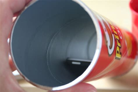 Use An Empty Pringles Container As An Impromptu Speaker For Your Iphone