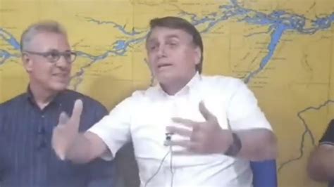 V Deo Em Live Bolsonaro Se Exalta E Xinga Seguidor Que O Chamou De