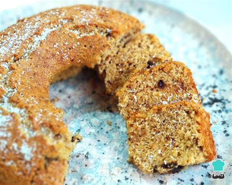 Bolo farinha de amêndoas e coco ralado fofinho úmido e delicioso