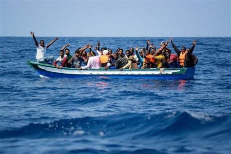 Intercettato Barcone Con 70 Migranti Arriveranno A Lampedusa