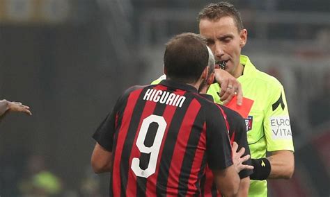 Chirico Higuain Quella Dei Cartellini Al Milan Una Favola La Juve