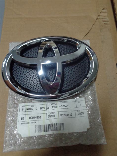 Emblema De Parrilla Toyota Yaris Sport Original Mercadolibre