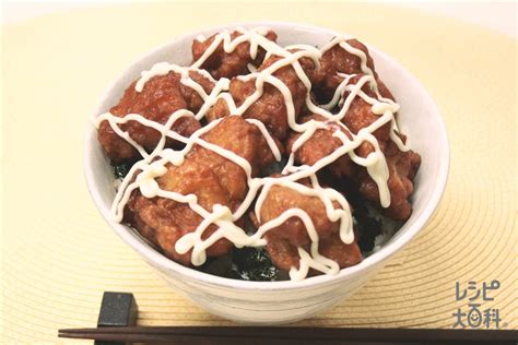 ハラペコ男子からあげ丼のレシピ・作り方｜レシピ大百科（レシピ・料理）｜【味の素パーク】 温かいご飯や焼きのりを使った料理