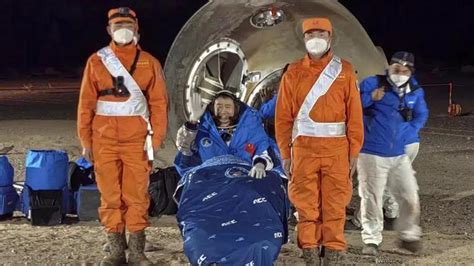 Chinese Astronauts Return To Earth After Six Month Mission Republic