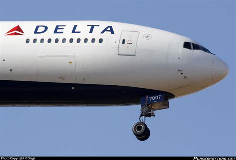 N Da Delta Air Lines Boeing Er Photo By Siegi Id