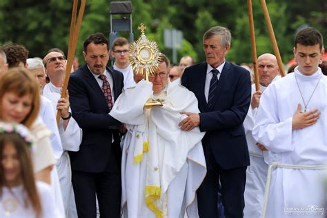 Boże Ciało w parafii pw Miłosierdzia Bożego Procesja przeszła ulicami