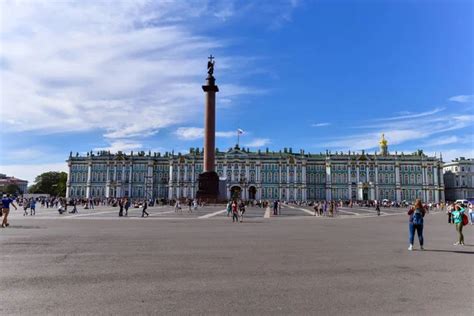 La Plaza Del Palacio De San Petersburgo Es Uno De Los Conjuntos