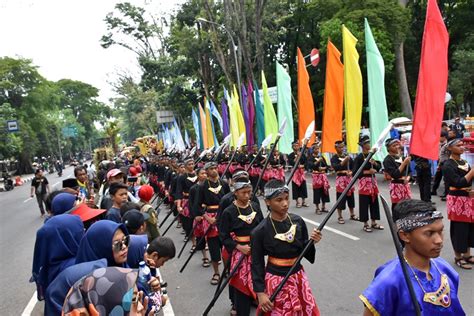 Foto Karnaval WJF Meriah Meski Sempat Diguyur Hujan