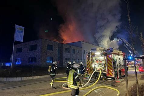 Steinhagen Giftige Rauchwolke Nach Gro Brand In Lagerhalle