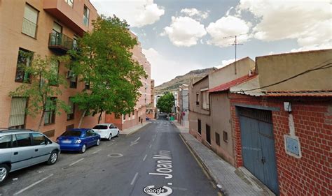 Una Mujer Herida Tras Recibir Una Pedrada En La Calle Joan Mir De