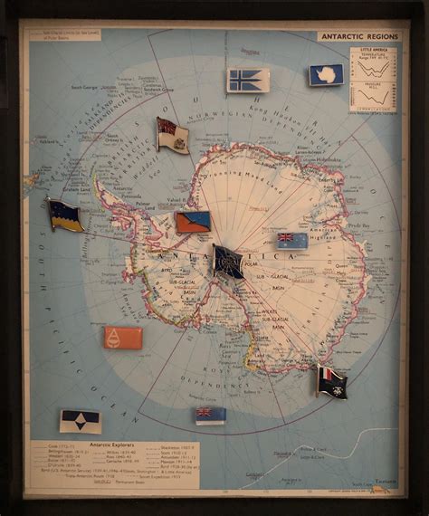 Antarctica flag map : r/vexillology