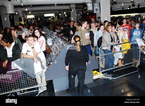 Chris Lilley, creator of 'Angry Boys', makes an appearance at HMV ...