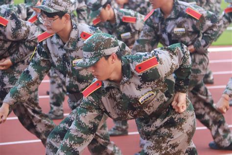 迷彩青春丨磨砺意志展英姿，军训场上正青春 安徽艺术学院 中国大学生在线