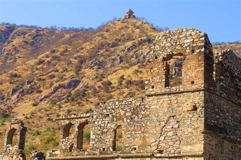 Bhangarh Fort — So Haunted It's Illegal To Visit After Dark | The HoliDaze