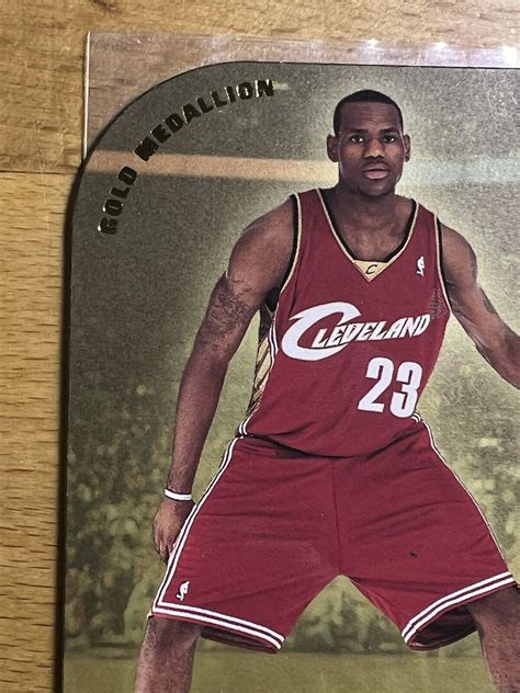 2003 04 Fleer Ultra Lebron James 171 Rookie Card RC Gold Medallion