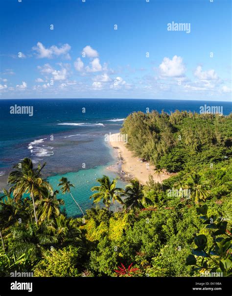 Kee Beach on Kauai viewed from the Kalalau Trail Stock Photo - Alamy