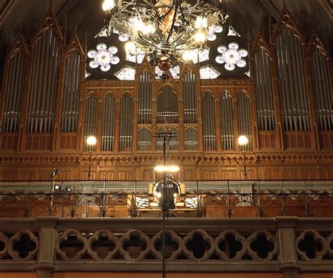 Musician Plays the Interstellar Soundtrack on a Giant Pipe Organ