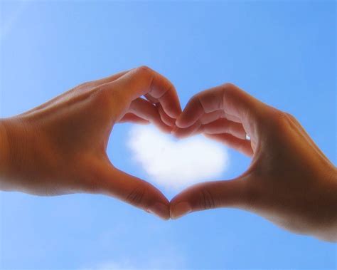 Hand Heart Wallpapers - Top Free Hand Heart Backgrounds - WallpaperAccess