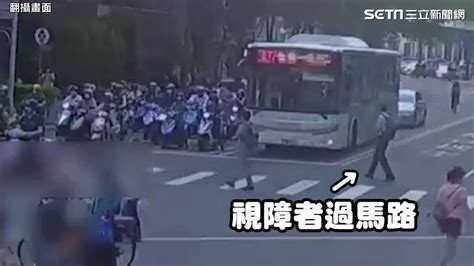 視障者板橋街頭險陷車陣 等紅燈騎士秒下車攙扶10萬人按讚 三立新聞網影音 Line Today