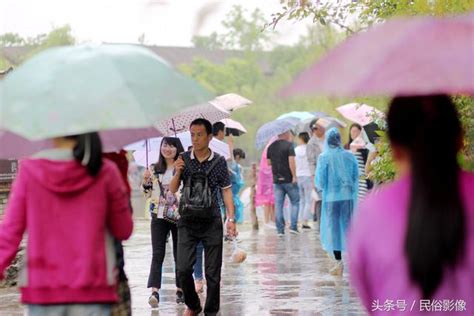 难得端午假期 游客冒雨游玩热情不减 每日头条