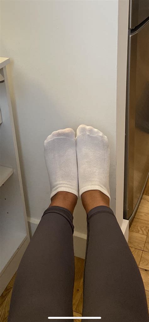 Hot Girl Selling Sweaty Socks R Smellysocks