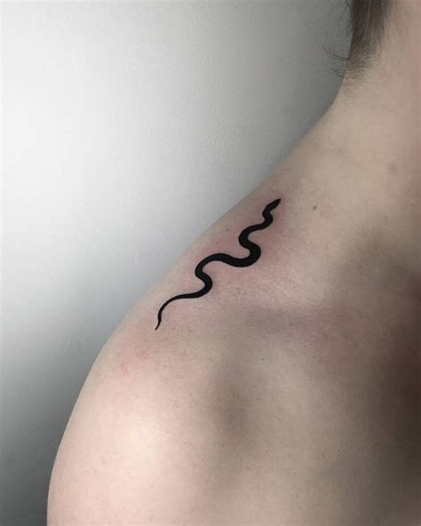 25 Amazing Small Snake Tattoo Ideas Designs Tatuagem Pequena