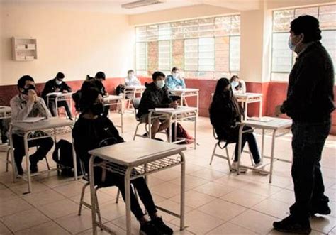 Arequipa La Unión ejemplo de clases presenciales con 10 mil alumnos