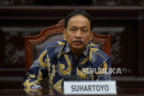 Suhartoyo Dilantik Jadi Ketua MK Anwar Usman Tak Hadir Republika Online