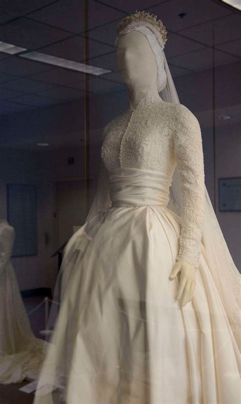 $25,000 replica of Grace Kelly's wedding dress at Philadelphia University