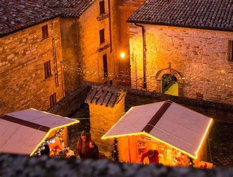 Magica Atmosfera Nel Castello Di Babbo Natale A Frontone PU Marche