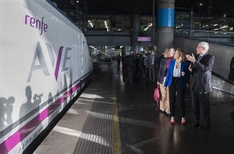 El coste de mover los trenes de Renfe se multiplica por tres en un año