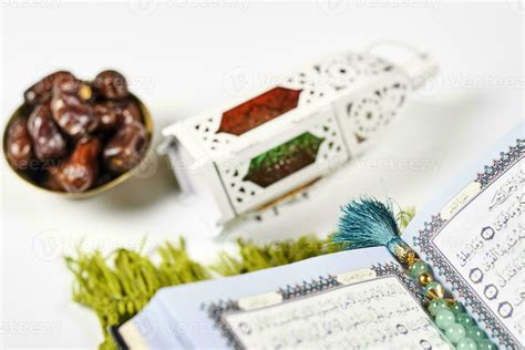 Islamic holy book - Quran 31175459 Stock Photo at Vecteezy