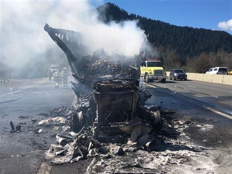 I 5 Nb Slow Lane Reopens After Semi Truck Fire Katu