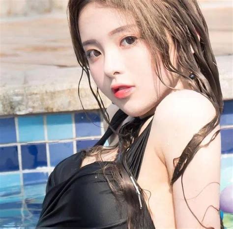8 Hot Sexy Yang Chaoyue Bikini Pics