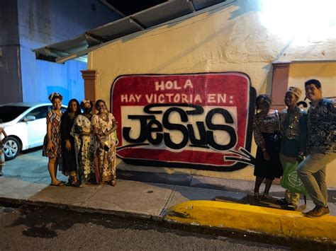 Graffiti En Colon Panama Dolar One Hola Tu Salvador Es Jesus Evangelico