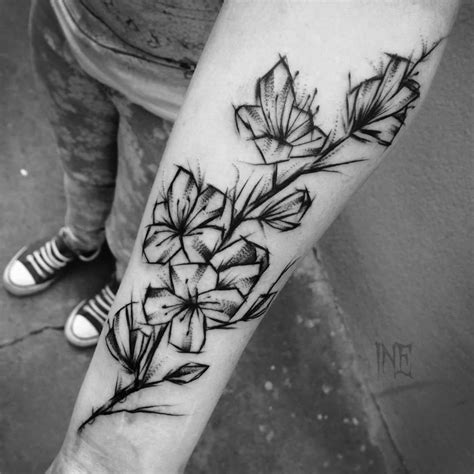 15 Remarkable Black Ink Tattoos Sketch Style Tattoos Flower Tattoo