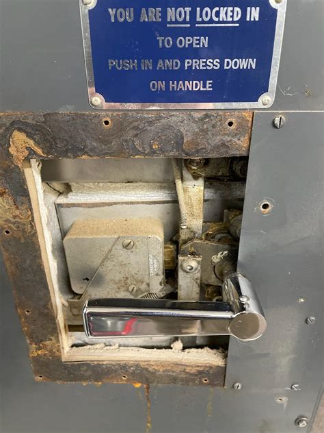 Crash bar for storefront double doors? : r/Locksmith