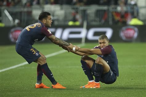 Dani Alves Mbappé es un fenómeno que no entiende que Messi y Neymar