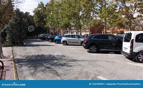 Estacionamento De Um Parque Na Espanha Imagem De Stock Editorial