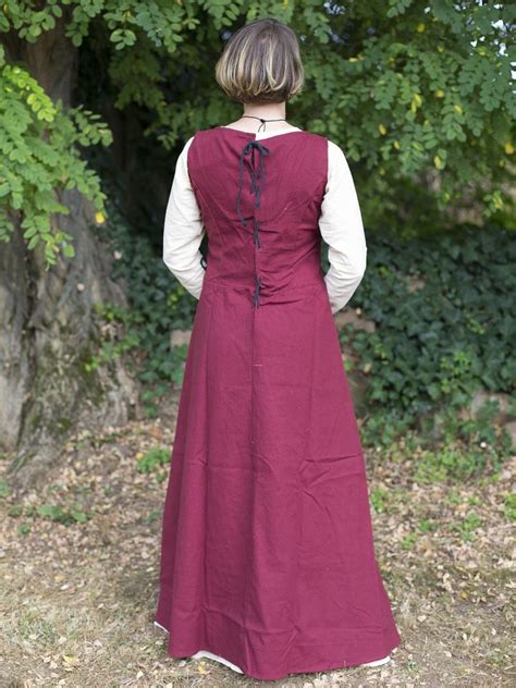 Robe médiévale sans manche en rouge La boutique médiévale